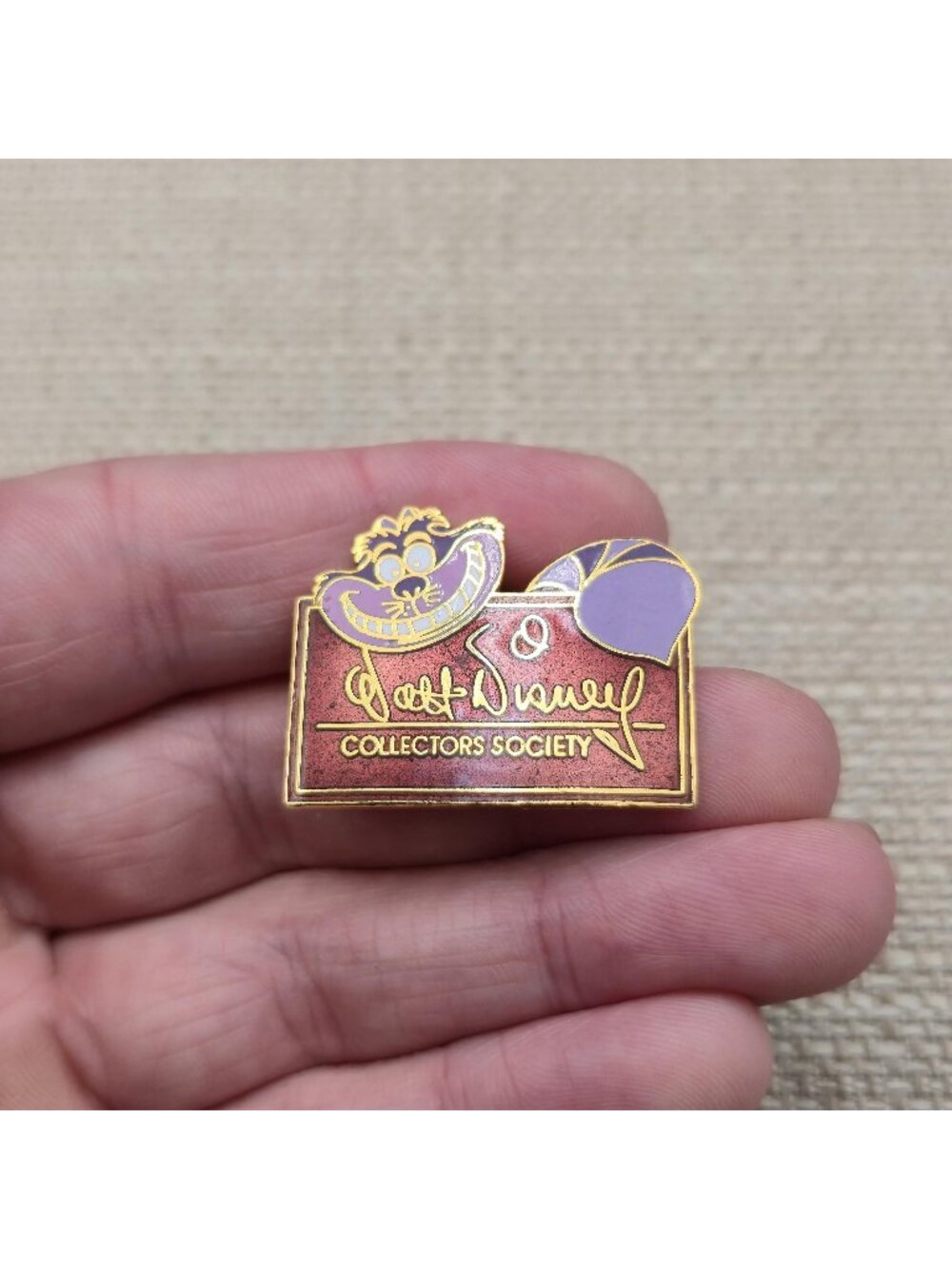 Walt Disney Collectors Society Cheshire Cat Alice in Wonderland Enamel Pin A8568